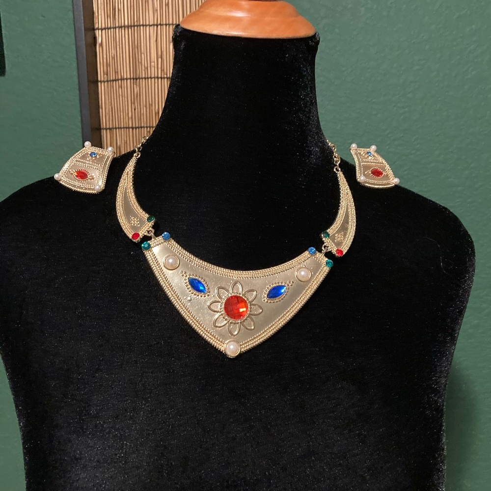 Jasmine necklace and earring set